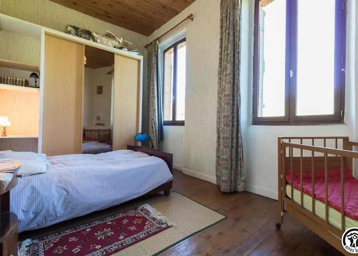 Ancienne Ecole * Montbrun-Bocage